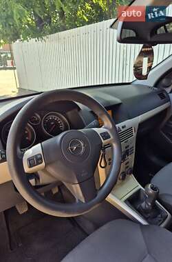 Хэтчбек Opel Astra 2008 в 