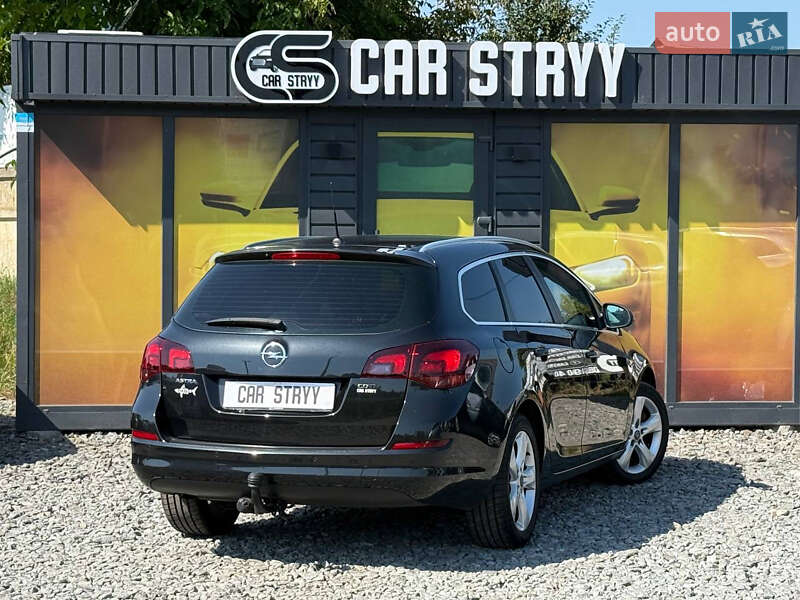 Универсал Opel Astra 2012 в Стрые