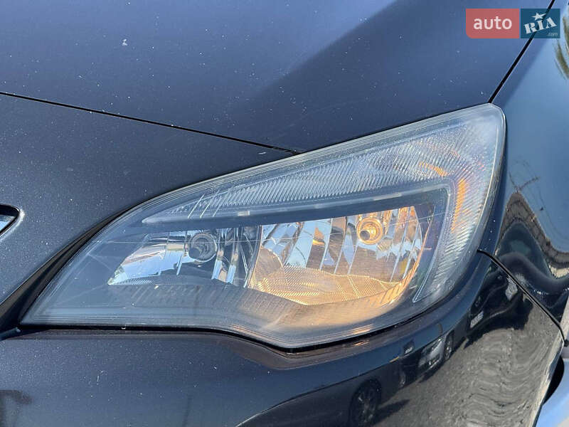 Универсал Opel Astra 2012 в Стрые