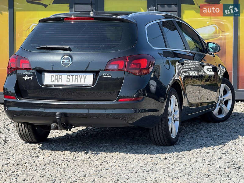 Универсал Opel Astra 2012 в Стрые