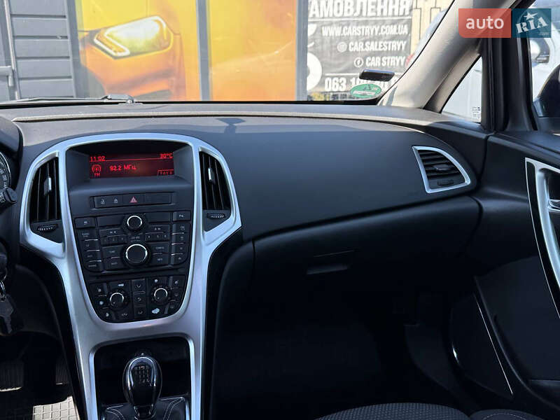 Универсал Opel Astra 2012 в Стрые