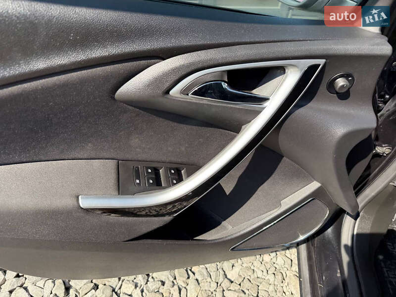 Универсал Opel Astra 2012 в Стрые