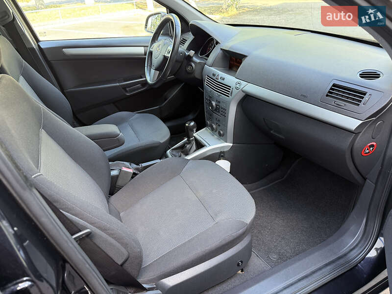 Универсал Opel Astra 2008 в Полтаве