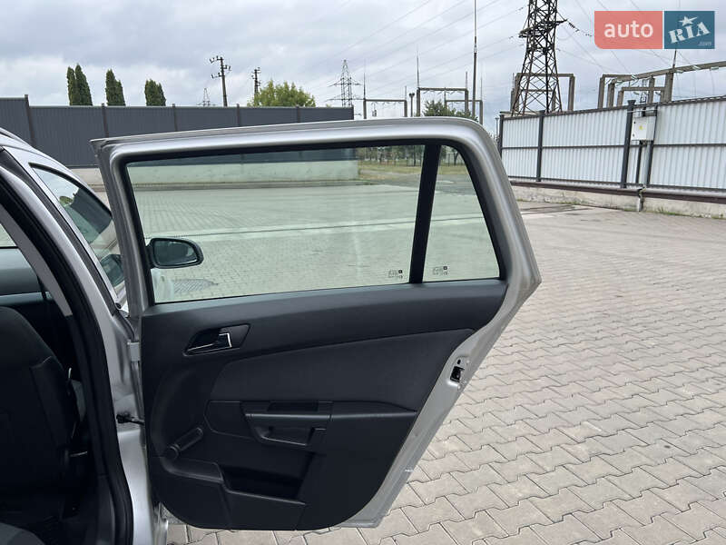 Универсал Opel Astra 2007 в Луцке