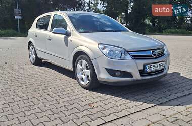 Хэтчбек Opel Astra 2007 в 
