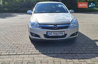 Хэтчбек Opel Astra 2007 в 