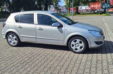 Хэтчбек Opel Astra 2007 в 