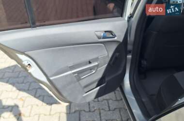 Хэтчбек Opel Astra 2007 в 