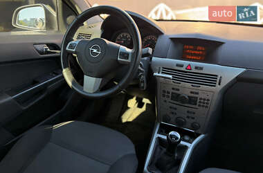 Универсал Opel Astra 2011 в 