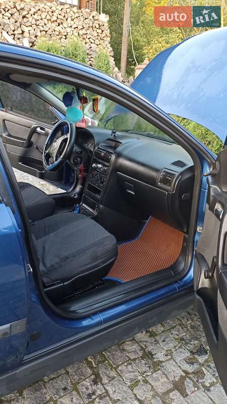 Седан Opel Astra 2005 в 