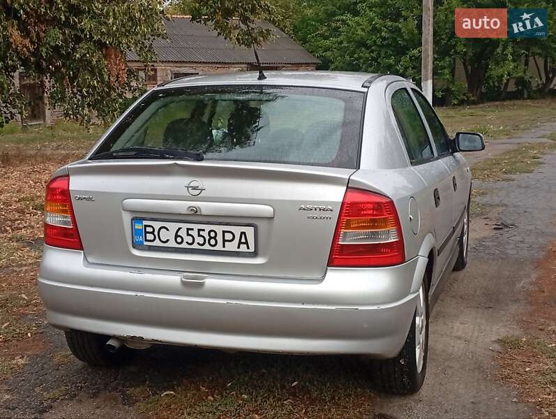 Хэтчбек Opel Astra 2002 в Первомайске