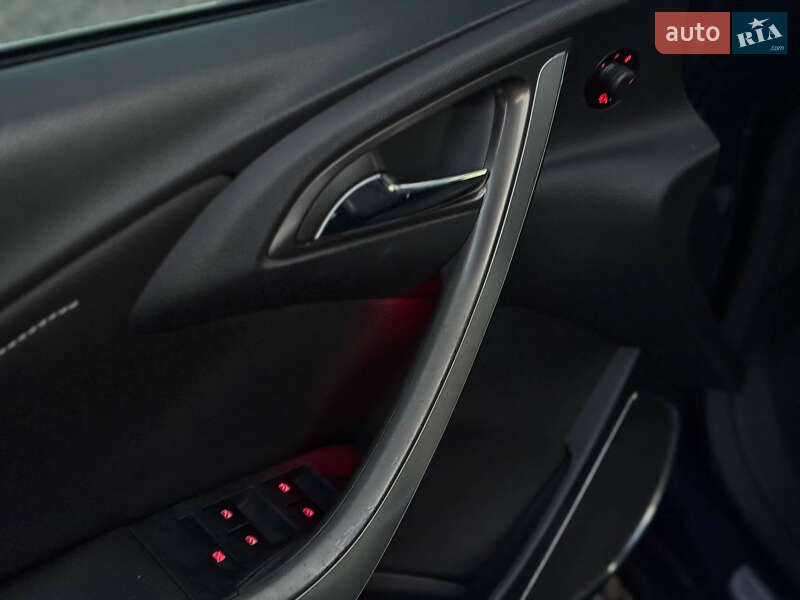 Универсал Opel Astra 2013 в Дрогобыче