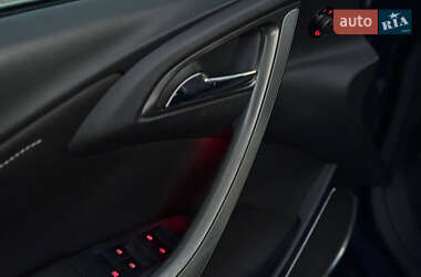 Универсал Opel Astra 2013 в 