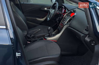 Универсал Opel Astra 2013 в 