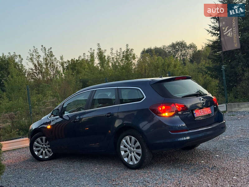 Универсал Opel Astra 2013 в Дрогобыче