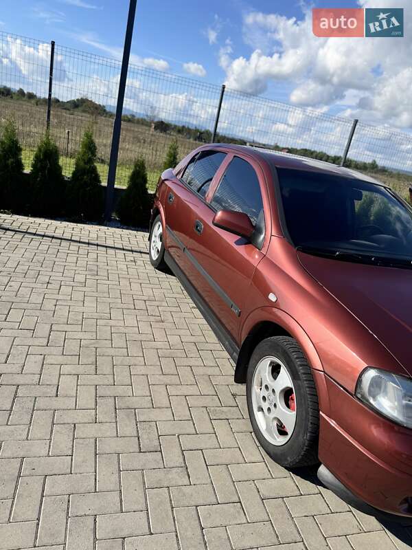 Хэтчбек Opel Astra 2001 в Хусте