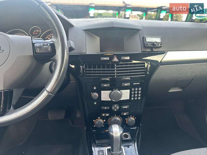 Універсал Opel Astra 2010 в Луцьку