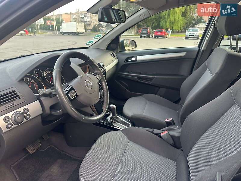 Універсал Opel Astra 2010 в Луцьку