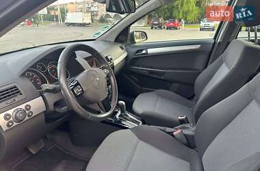 Универсал Opel Astra 2010 в 