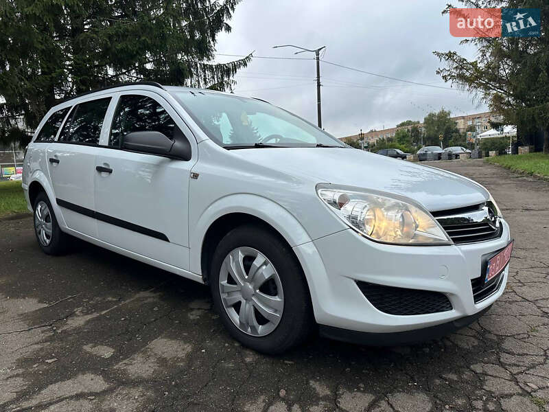 Универсал Opel Astra 2008 в Ровно