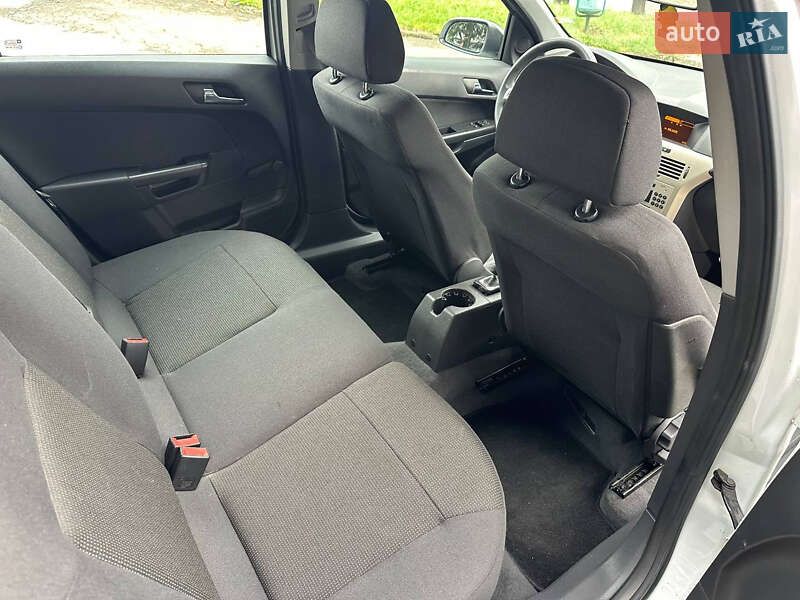 Универсал Opel Astra 2008 в Ровно