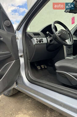 Универсал Opel Astra 2009 в 