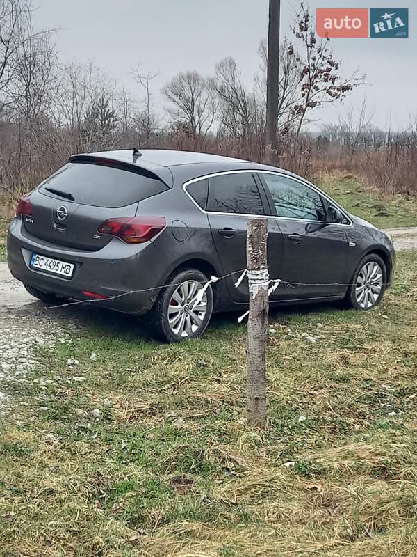 Opel Astra 2011