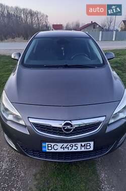 Хэтчбек Opel Astra 2011 в 