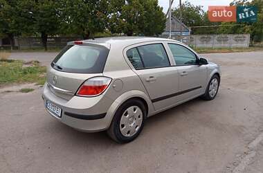 Хэтчбек Opel Astra 2004 в 