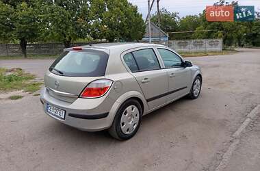 Хэтчбек Opel Astra 2004 в 