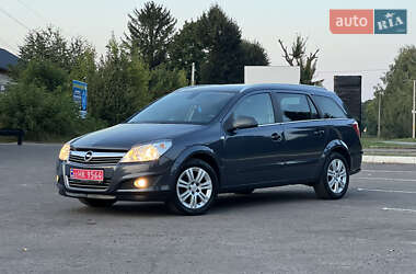 Універсал Opel Astra 2010 в Радивиліві