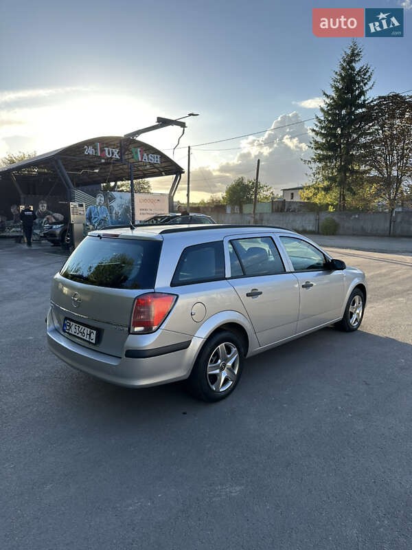 Универсал Opel Astra 2005 в Костополе