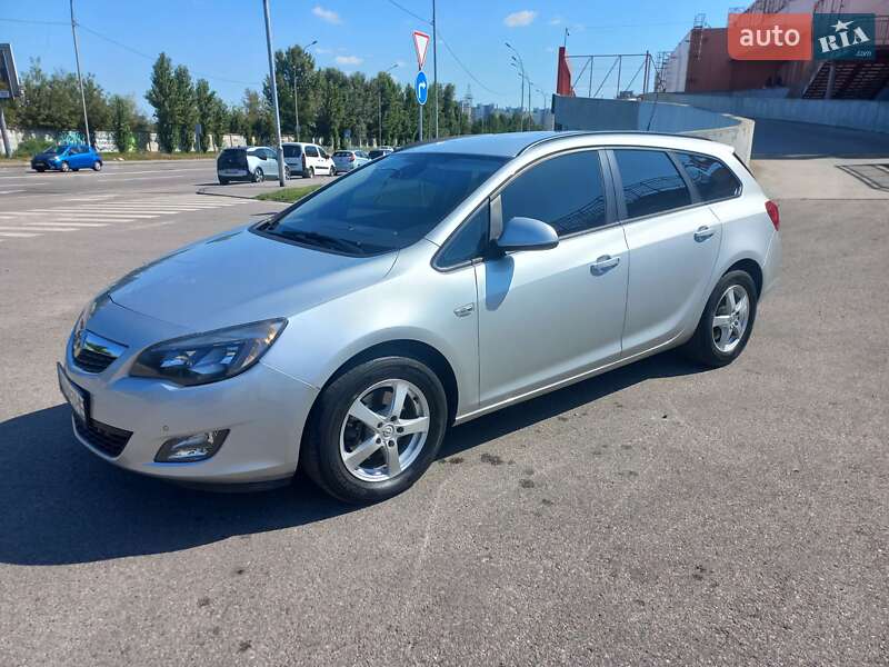 Opel Astra 2011