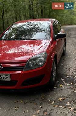 Хэтчбек Opel Astra 2004 в 