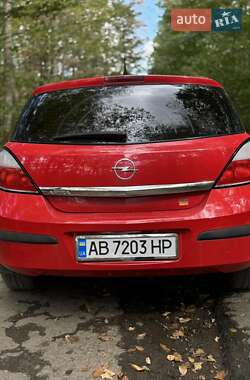 Хэтчбек Opel Astra 2004 в 