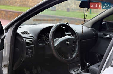 Хэтчбек Opel Astra 2004 в 