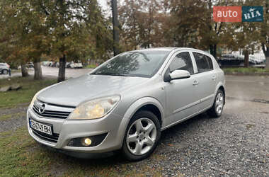 Хэтчбек Opel Astra 2007 в Ромнах