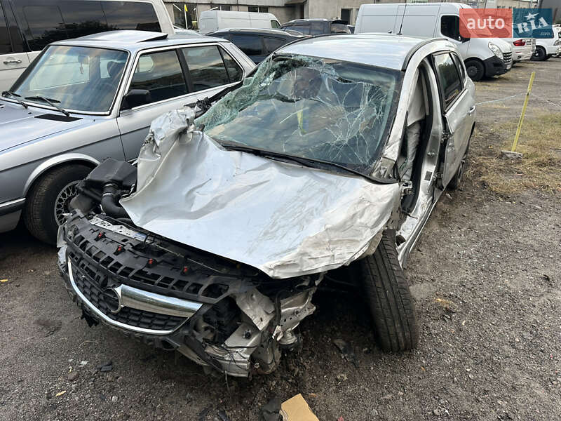 Минивэн Opel Astra 2011 в Киеве