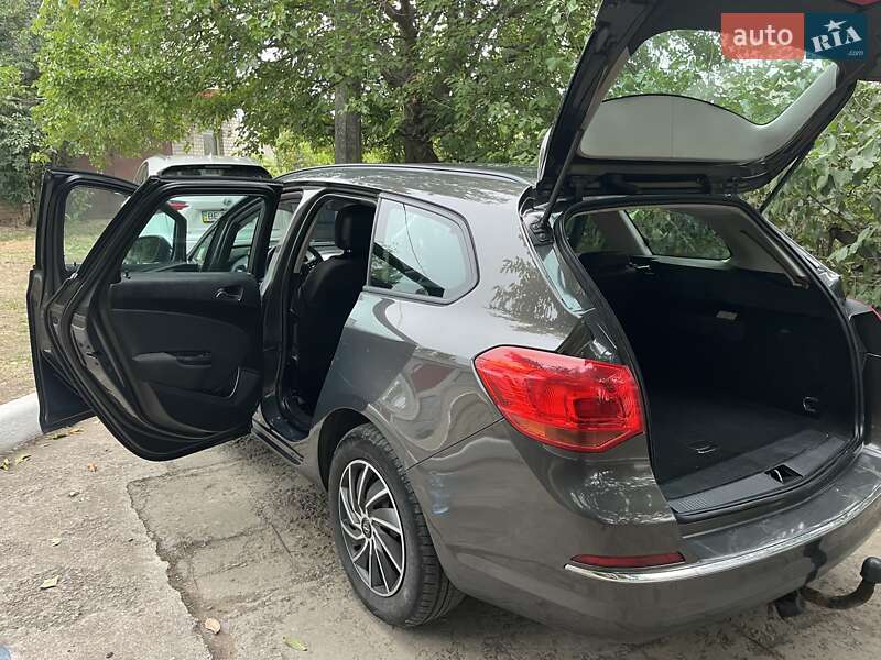 Универсал Opel Astra 2013 в Николаеве