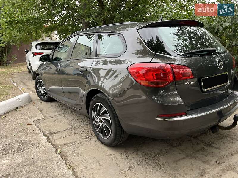 Универсал Opel Astra 2013 в Николаеве