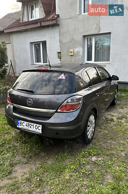 Хэтчбек Opel Astra 2012 в 