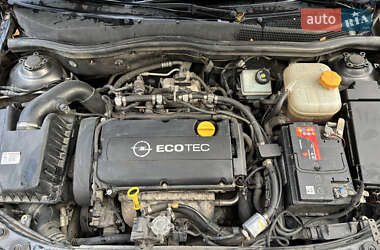 Хэтчбек Opel Astra 2012 в 