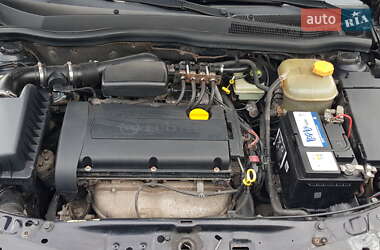 Хэтчбек Opel Astra 2005 в 
