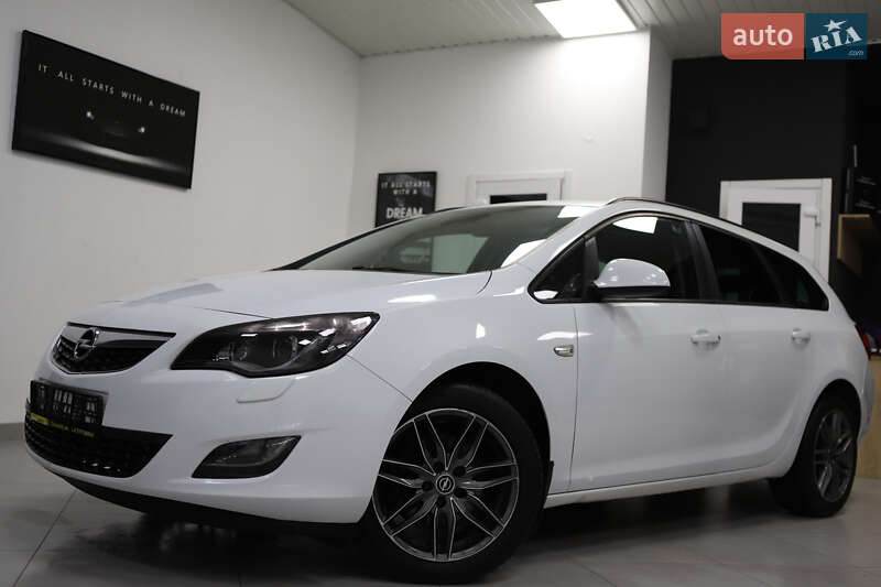 Универсал Opel Astra 2013 в Дрогобыче
