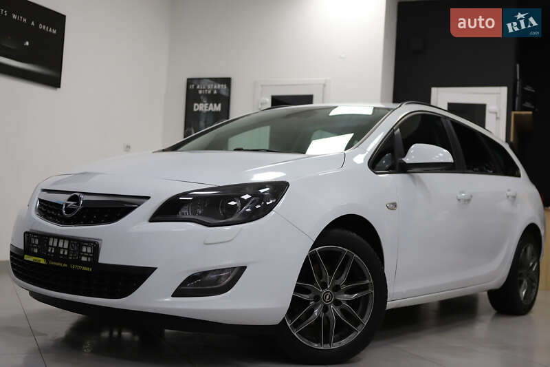 Универсал Opel Astra 2013 в Дрогобыче