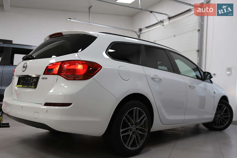 Универсал Opel Astra 2013 в Дрогобыче