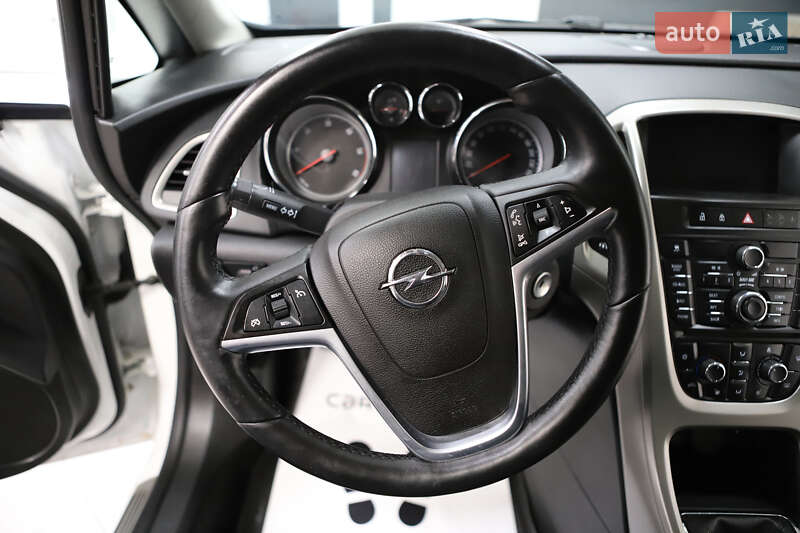 Универсал Opel Astra 2013 в Дрогобыче