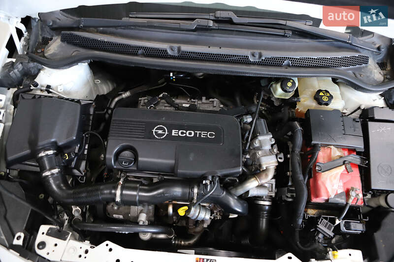 Универсал Opel Astra 2013 в Дрогобыче