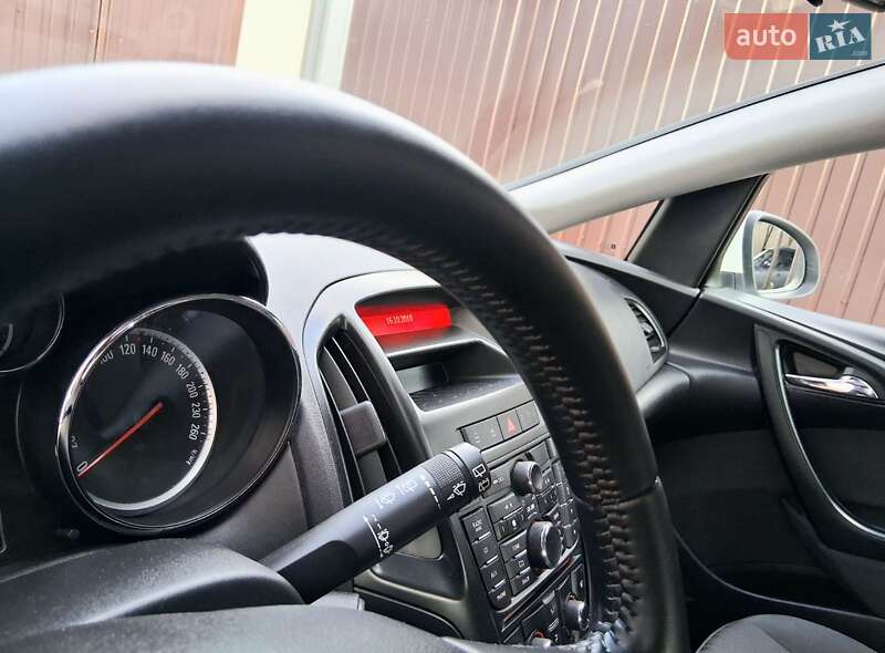 Универсал Opel Astra 2011 в Харькове