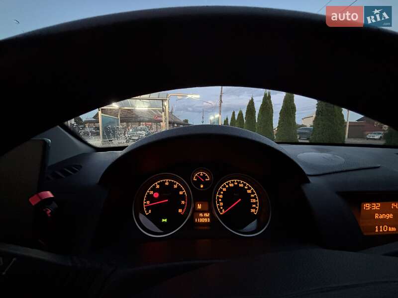 Седан Opel Astra 2009 в Сарнах
